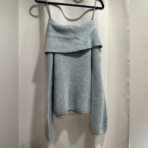 Off the shoulder sweater - Picture 2 of 2